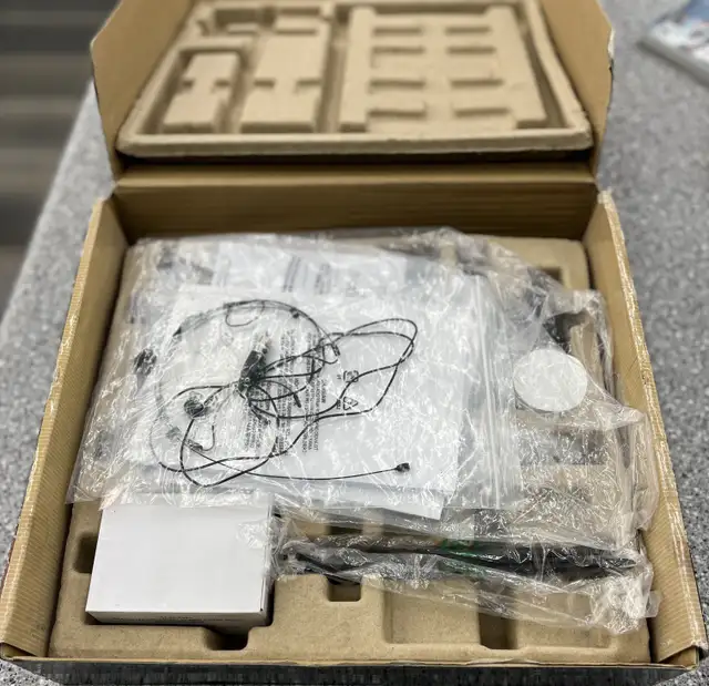 Line 6 XD-V55HS Wireless Microphone System in Pro Audio & Recording Equipment in City of Toronto - Image 4