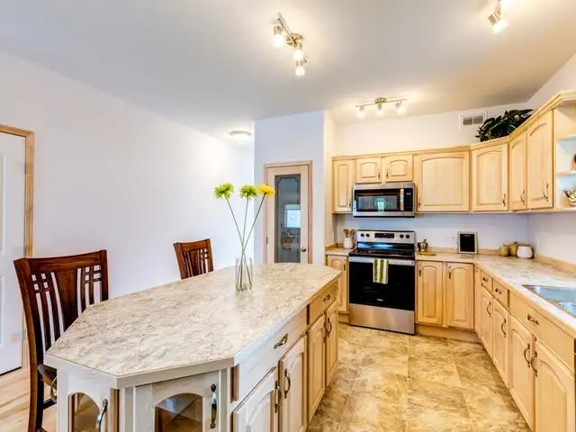 $773,800 ~ 76 Wyvern Ave w Realtor® Tamara Cromarty in Houses for Sale in Whitehorse - Image 15