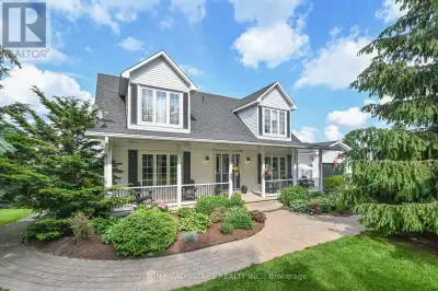 Welcome to Winston Churchill Heights - with spectacular views of the country side and the Niagara Es...
