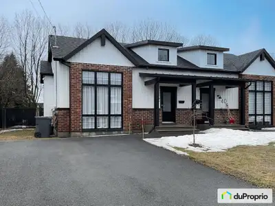 Magnifique jumelé moderne de qualité supérieure. Situé dans un quartier recherché à proximité du cen...