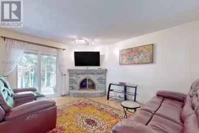 Spacious 4 bedroom 4 washroom family home on a quiet crescent in a family oriented neighborhood, bac...