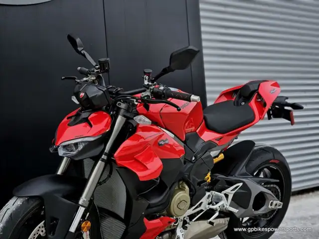 2025 Ducati Streetfighter V4 Ducati Red in Sport Bikes in Oshawa / Durham Region - Image 13