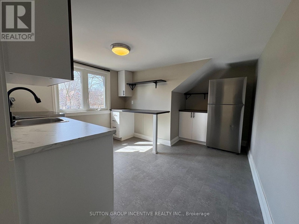 UPPER - 20 BAYVIEW DRIVE Barrie (Allandale), Ontario 5
