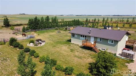 Schneider Acreage in Houses for Sale in Swift Current - Image 2