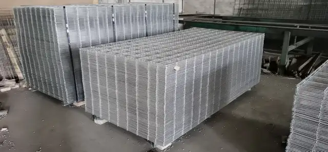 7 FT & 16 FT Welded Wire Fence Panels – Heavy-Duty 4" x 4" Metal in Decks & Fences in Grande Prairie - Image 4