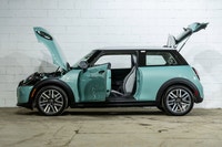 *English below* *Français:* Ce MINI Cooper S 3 portes 2025, affichant un bas kilométrage de seulemen... (image 5)