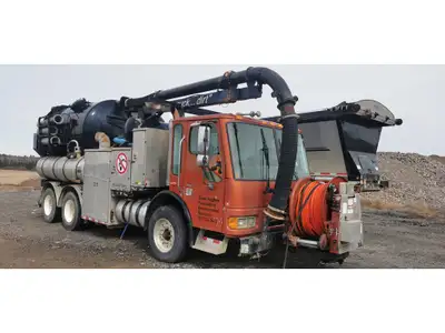 2005 Freightliner Condor cab over, Cummins engine with only 33,192 miles / 1,601 hours on it, automa...