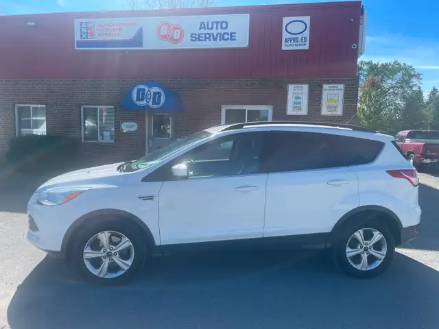 FORD ESCAPE AWD 2015 , GREAT CONDITION,  LOW KM'S