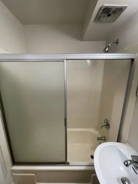 530 YOUNG  - 1 BR available NOW! in Long Term Rentals in Winnipeg - Image 13