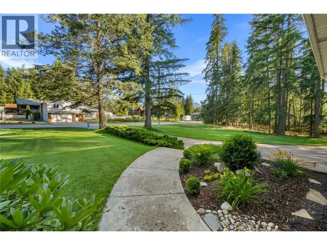 610 10th Avenue NW Nakusp, British Columbia in Houses for Sale in Nelson - Image 22