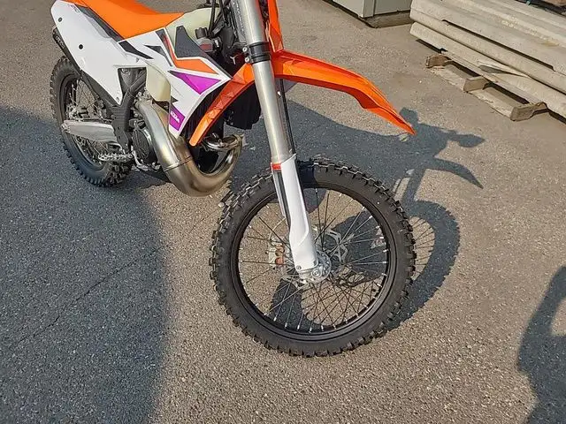 2024 KTM 250 XC in Dirt Bikes & Motocross in Calgary - Image 6