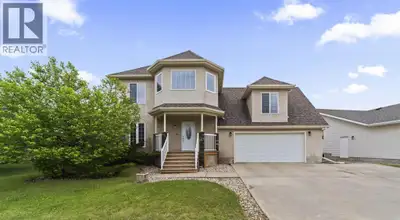 Discover this impressive two-storey home in the desirable community of Valleyview! The main floor of...