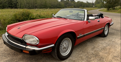 Well serviced and in lovely condition, this V12 Flagship Convertible was the Pinnacle of open road m...