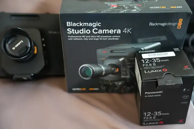 Black Magic Design Ultra 4K Camera w/Tripod/Lens/web presenter63010223621891122