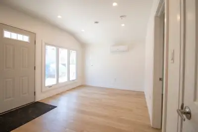 Apartment for Rent! This newly renovated 1 bedroom fully detached unit it stunning. This unit has an...