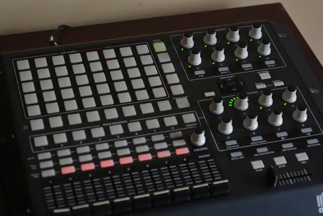 AKAI APC40 controller in Performance & DJ Equipment in City of Montréal - Image 2