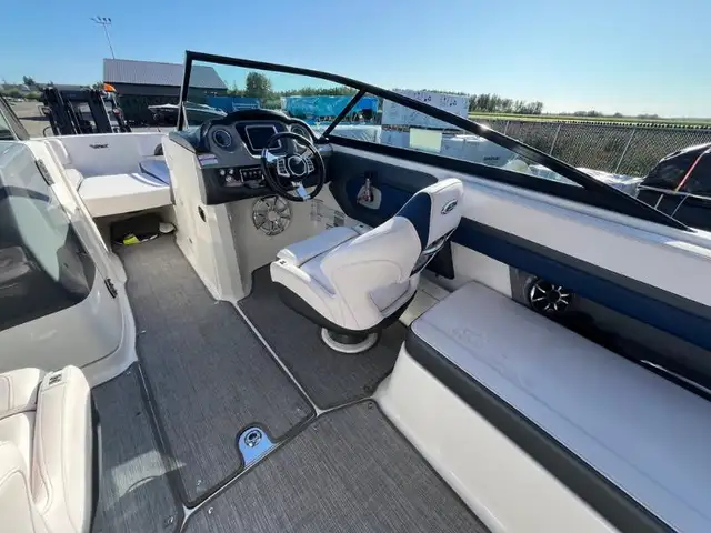 2019 DIVERS/AUTRES CHAPARRAL VRX2430 in Powerboats & Motorboats in Lac-Saint-Jean - Image 13