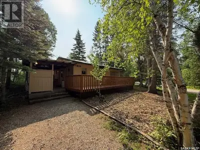 Discover the getaway potential in this lakeview living, 3-season cabin retreat in the coveted Jubile...