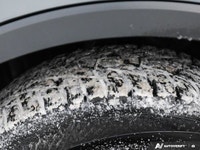 * 2 SETS OF TIRES, WINTERS AND SUMMERS * Panoramic power sunroof * LED tail lights * Automatic LED r... (image 9)