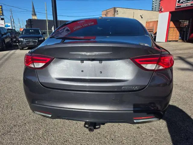 2015 Chrysler 200605936800770959364