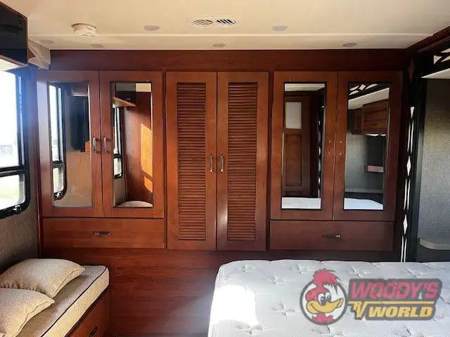 2015 FLEETWOOD EXCURSION 33D in RVs & Motorhomes in Red Deer - Image 29