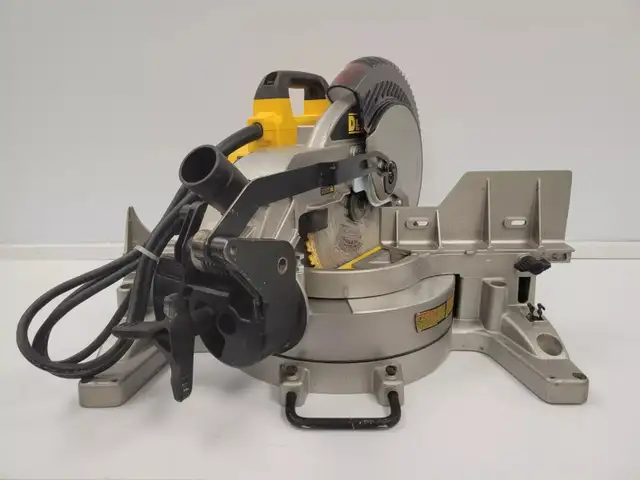 (67436-1) Dewalt DW713 Miter Saw in Power Tools in Calgary - Image 4
