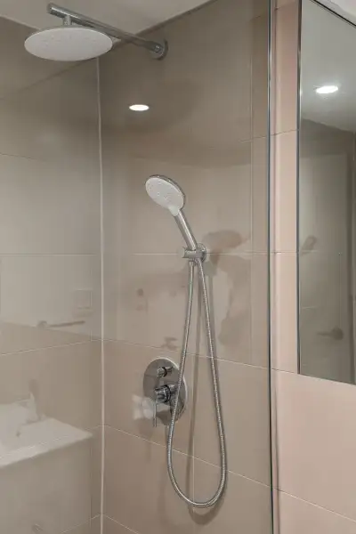 renovated two bedroom, queen and victoria park - ID 3268, View more