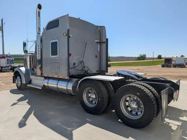 2008 KENWORTH W900L in Heavy Trucks in City of Montréal - Image 10