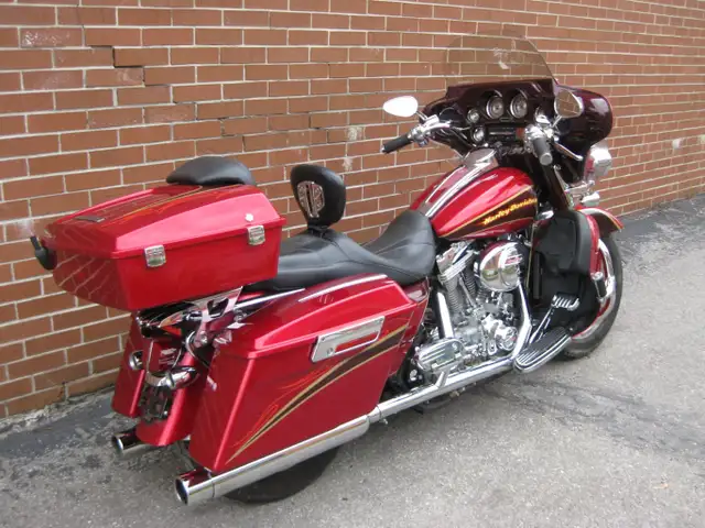 2005 Harley-Davidson CVO FLHTCSE2 in Street, Cruisers & Choppers in City of Toronto - Image 4