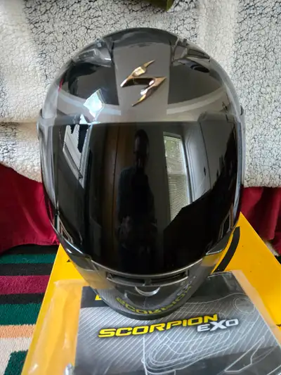 Scorpion medium Exo 500 Airfit helmet with SENA FM communicator installed, comes with 2 outer shield...