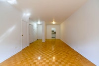 Akelius one bedroom apartment for rent. Located near Av. Wilderton in the Notre-Dame-De-Grace neighb... (image 1)