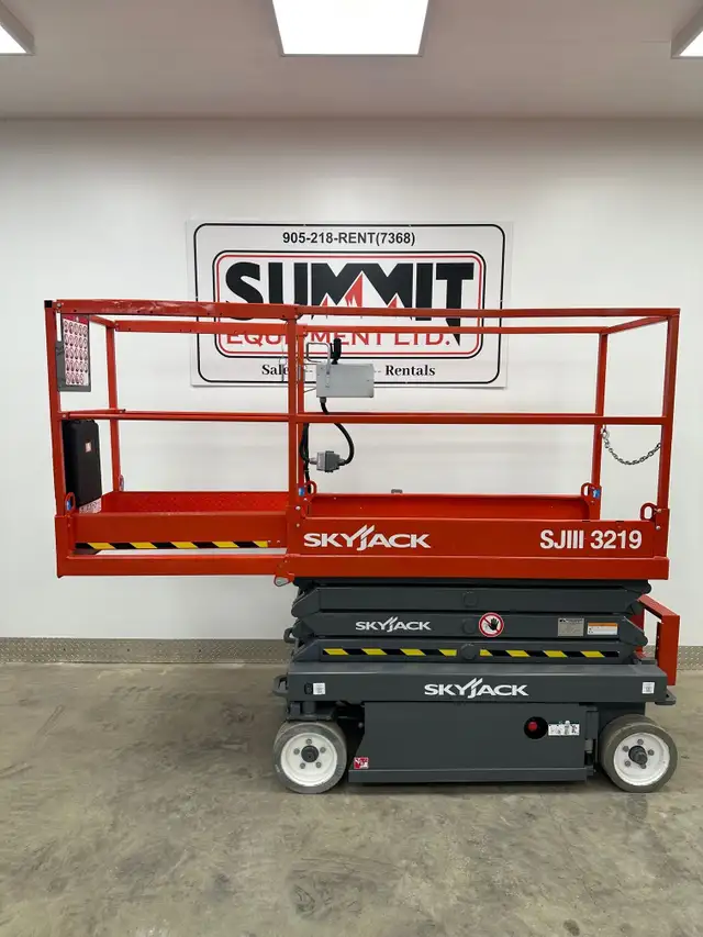 2013 SKYJACK SJ3219 Electric Scissor Lift in Heavy Equipment in Hamilton - Image 10