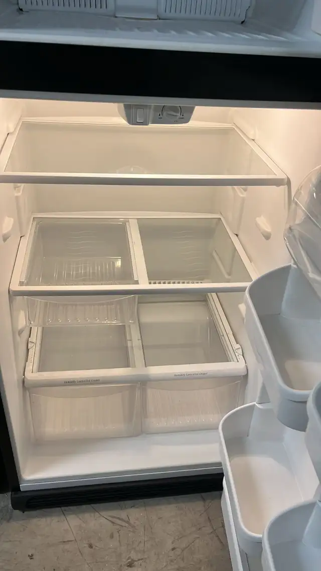Frigidaire 30” Refrigerator Fully Tested  30-Day Warranty in Refrigerators in Kitchener / Waterloo - Image 6
