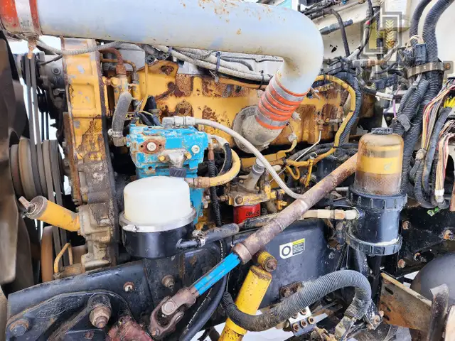 2004 PETERBILT 378 Sleeper Semi Truck w/ C15 Cat Engine in Heavy Trucks in Edmonton - Image 14