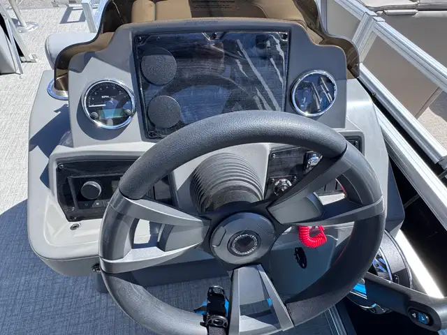 2025 Legend LE 19 RS EXT Pontoon Boat in Powerboats & Motorboats in Barrie - Image 9