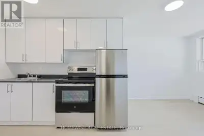 Stunning, Fully Renovated, And Fully Furnished Studio Suite Featuring A Space-Saving Collapsible Que...