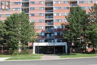 WELCOME TO THIS BRIGHT AND SPACIOUS 2 BEDROOM, 2 BATHROOM CORNER UNIT! PERFECT FOR 1ST TIME HOME BUY...