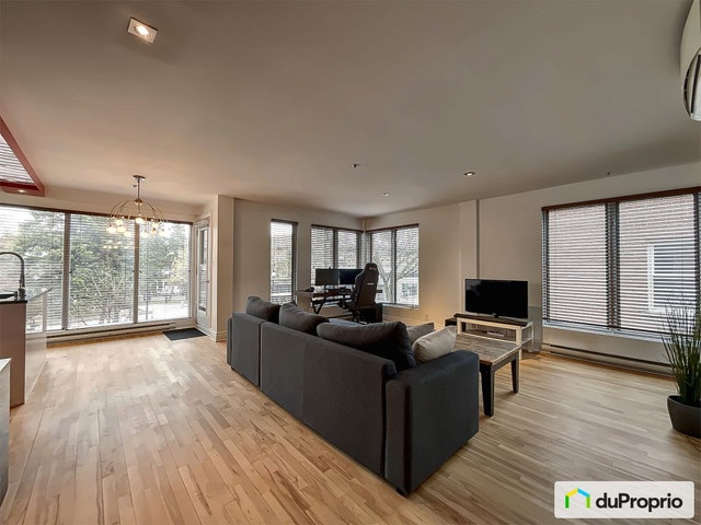 $520,000 - Condominium in Ville-Marie (downtown, old Mtl) — photo 1