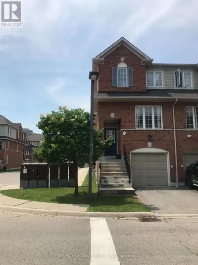 MOVE IN READY, NEUTRAL DECOR, FRESHLY PAINTED, FAMILY ORIENTED NEIGHBORHOOD, CENTRALLY LOCATED IN TH...
