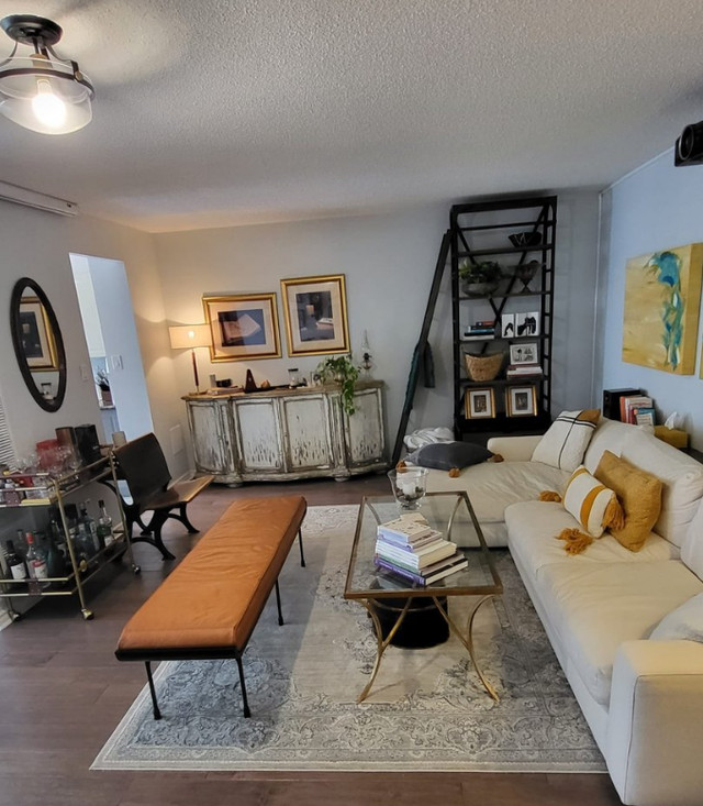 Spacious 852 sq-ft 1-Bed+Den + Gas/Hydro/Water/AC Incl (Bay St) in Long Term Rentals in City of Toronto - Image 2