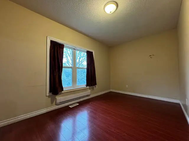 Student Room Available Close To Uptown/Laurier ( Unit B RM 3) in Long Term Rentals in Kitchener / Waterloo - Image 4