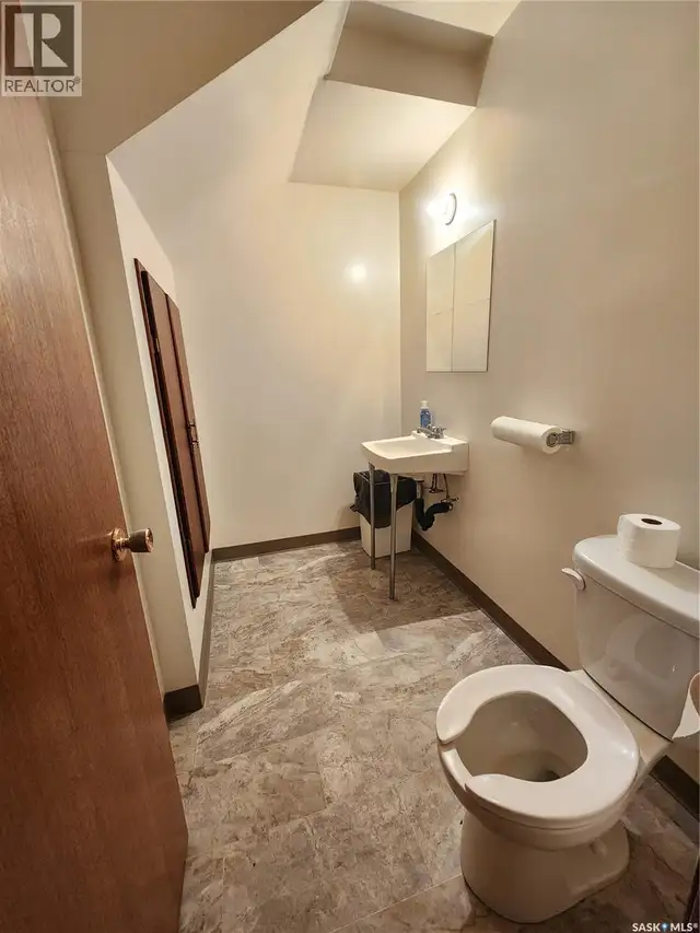402 Wheaton AVENUE Ogema, Saskatchewan in Commercial & Office Space for Sale in Regina - Image 17