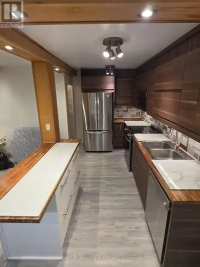 Fully renovated and sun-filled 2-bedroom, 1-bathroom unit with unobstructed west views in the highly...