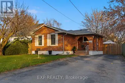Charming property in the family-friendly Northern neighbourhood, offering comfort and convenience. T...