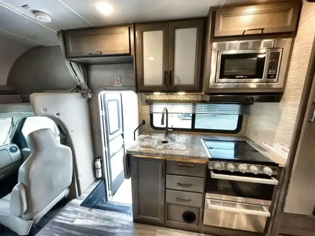 2023 Thor Motor Coach Four Winds 24F in RVs & Motorhomes in Kamloops - Image 31