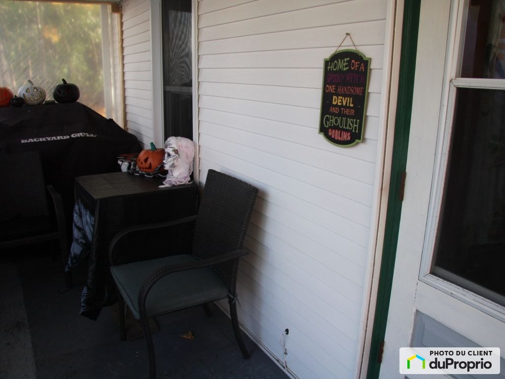 $215,890 - Triplex for sale in Stanstead — photo 2