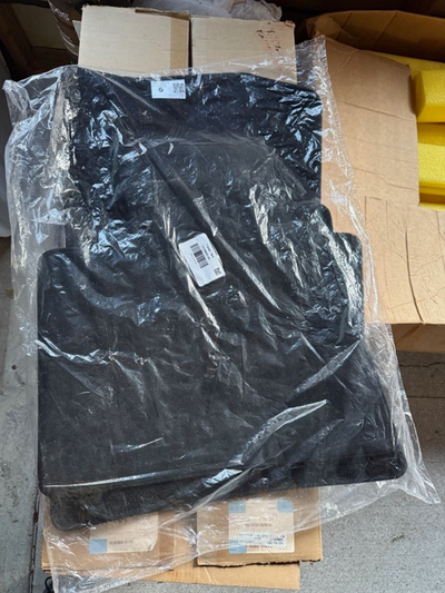 2022 BMW X5 FRONT Grill Wrapped. Fits all from 2022-2026. Brand new in package interior BMW X5 Mats.