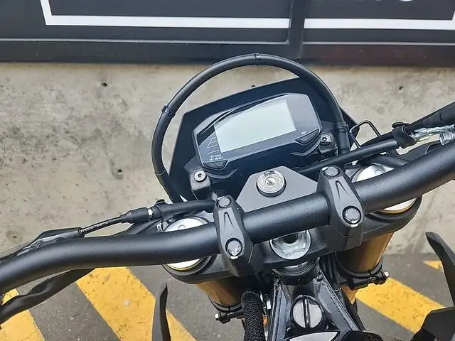 2025 Suzuki DR-Z 4S in Street, Cruisers & Choppers in Calgary - Image 15