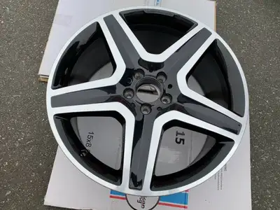This is the original Authentic mercedes benz AMG rim made in USA that are now hard to find in this c...