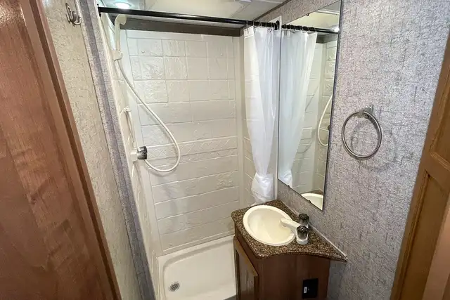2018 Coachmen Leprechaun 220QB – Pre-Owned Class C Motorhome. in RVs & Motorhomes in Red Deer - Image 34